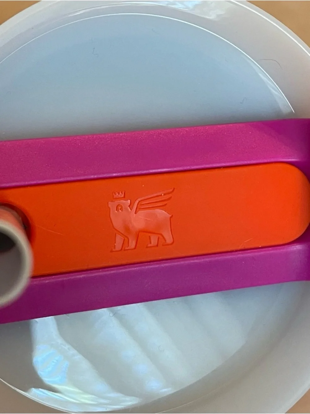 Stanley H2.0 Flowstate Quencher Tumbler in ‘Vivid Violet’ - Picture 9 of 13